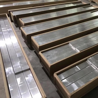 Φραγμός αλουμινίου εξώθησης 6061 ASTM 1060 πετώντας που υποβάλλεται σε ανοδική οξείδωση γύρω από το τετράγωνο