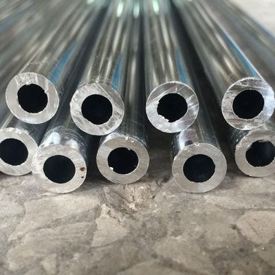 Ο σωλήνας κραμάτων αργιλίου 1060 ASTM 1050 που γυαλίζεται τελειώνει άνευ ραφής για τα αυτοκίνητα